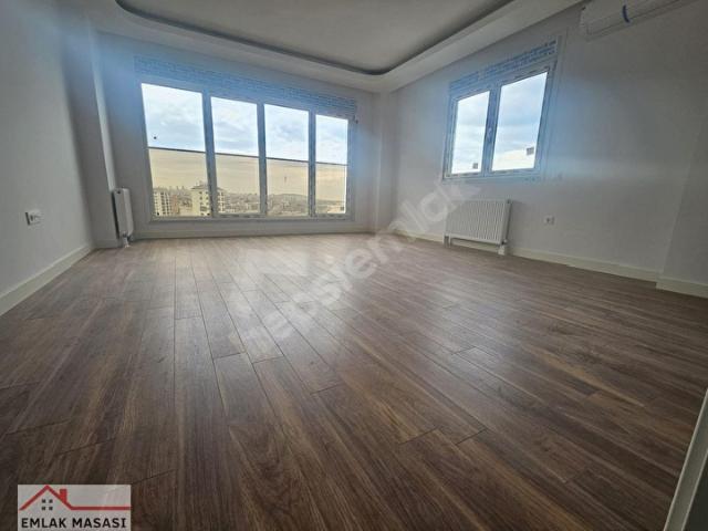 Bostancıda Bağdat Caddesine 3.Binada Deniz Manzaralı 4+2 Sıfır Dubleks Daire EMLAK MASASI