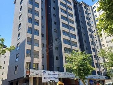 Bostancı'da cadde üzeri, sıfır binada 3+1 net 87m2 kiralık daire