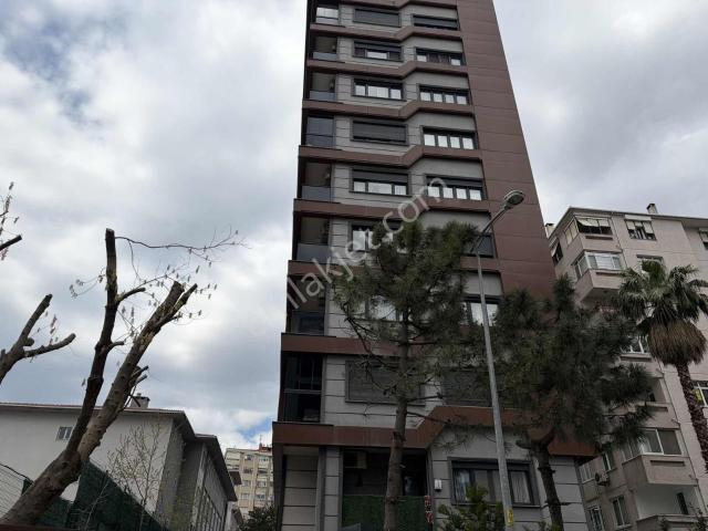 Bostancı'da Geniş Balkonlu Satılık 3+1 Daire