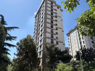 Bostancı'da Kiralık Geniş Ferah Balkonlu Arakat Daire