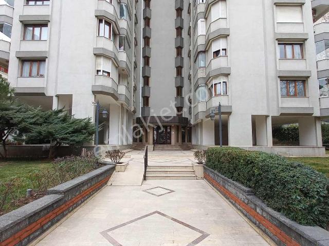 Bostancı Şenesenevler 3+1 160m2 Metro Ve Minibüs Arasında