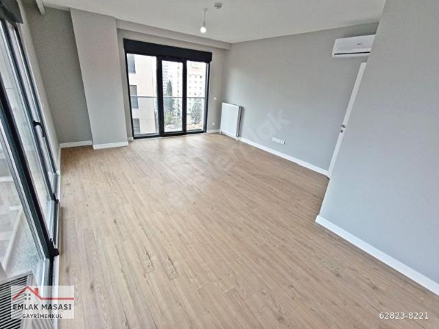 Bostancı Şenesenevlerde GüvenlikliHavuzlu Sitede 2+1 Sıfır Daire EMLAK MASASI