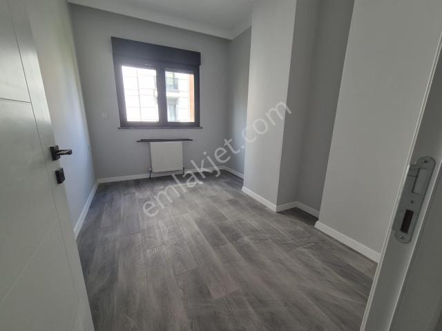 Bostancı Gösteri Merkezi Yakını 2+1 Sıfır Daire