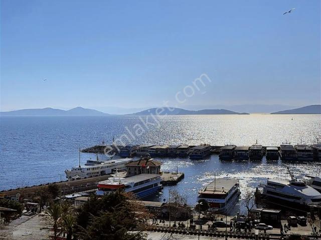 Bostancı Sahilde Deniz Manzaralı Kiralık 4+1 Dubleks Daire