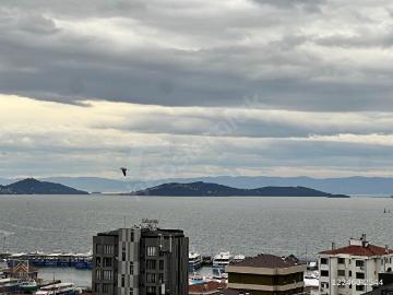 BOSTANCI SAHİLE YAKIN DENİZ MANZARALI 200 M2 4+2 SIFIR TERASLI