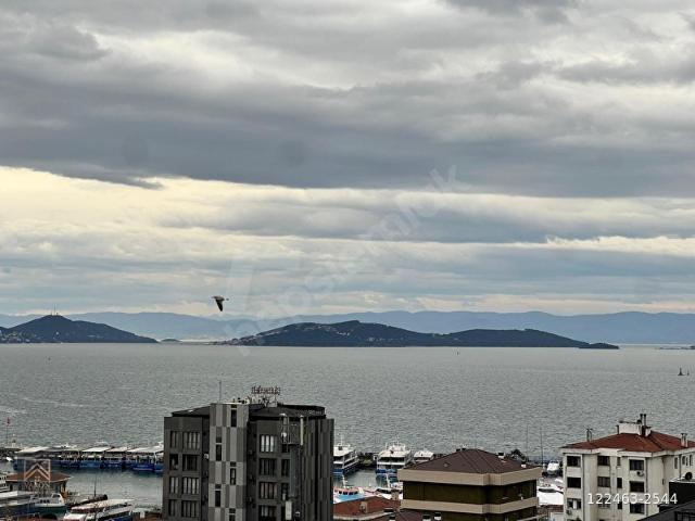 BOSTANCI SAHİLE YAKIN DENİZ MANZARALI 200 M2 4+2 SIFIR TERASLI
