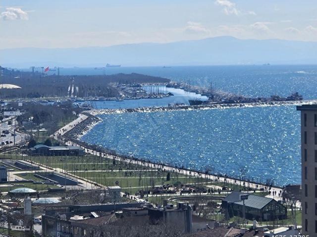 BOSTANCI'DA DENİZ MANZARALI TERASLI LÜX 4+1 SATILIK DAİRE