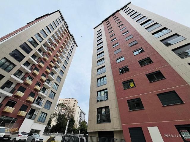 BOSTANCI'DA SİTE İÇERİSİNDE GÜVENLİKLİ, HAVUZLU, E.BANYOLU 100m2 2+1 BOŞ DAİRE