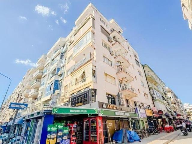 Bostanlı Merkezde Cadde Üzeri 3+1 Kiralık Daire