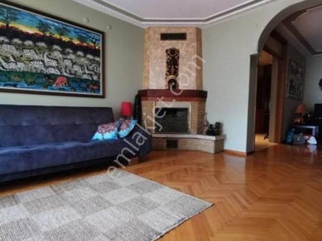 Bostanlı Merkezde 3+1 180 M2 Asansörlü 2 Banyolu Mkd Emlak Tan