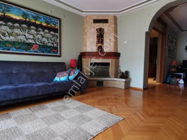 Bostanlı Merkezde 3+1 180 M2 Asansörlü 2 Banyolu Mkd Emlak Tan