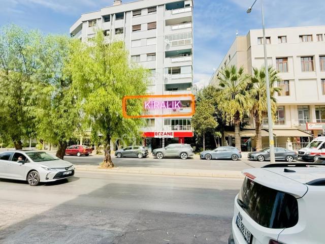 Bostanlı Merkezi Lokasyonda Cadde Üzeri 3+1 Çift Balkonlu Daire