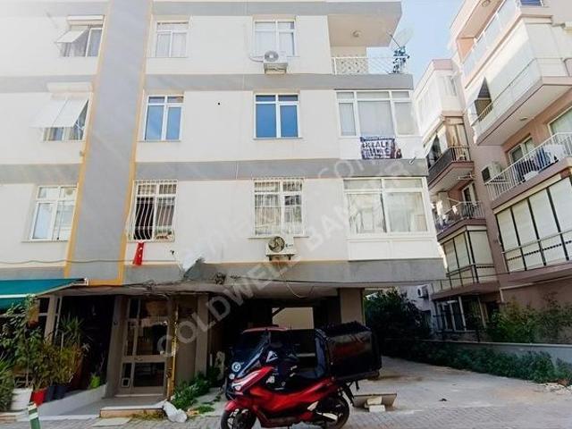 Bostanlının Tam Merkezinde Ferah 3+1 Kiralık Daire