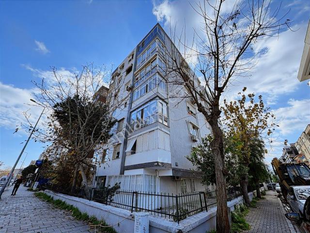 Bostanlının Kalbinde Önü Açık,köşe Konum 2+1 Satılık Daire