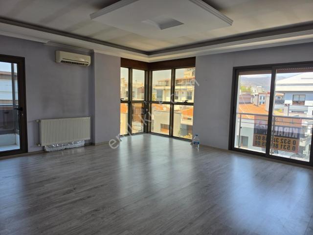 Bostanlı'nın Kalbinde,sahile Yakın,masrafsız 2.5+1 Kiralık Daire