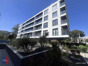 Bostanlı Atakent'te Havuzlu Site İçinde Satılık 1+1 Daire