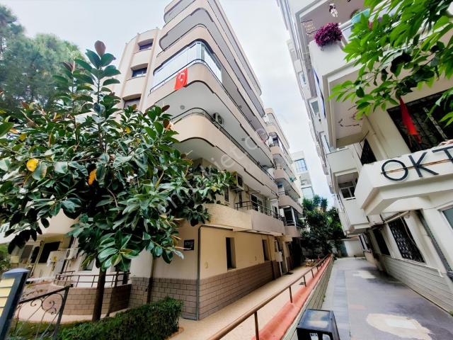 Bostanlı Akbank Sokaklarında Geniş Ve Bakımlı 3+1 Kiralık Daire