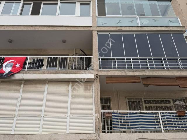 Bostanlıda Merkezi Konumda Ara Kat 3+1 Kiralık Daire