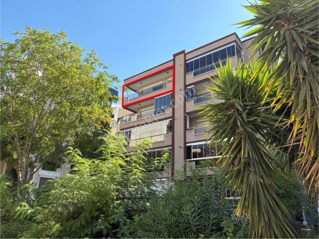 Bostanlı Da En Nezih Lokasyonunda Komple Yenilenmiş 3+1 Satılık Daire