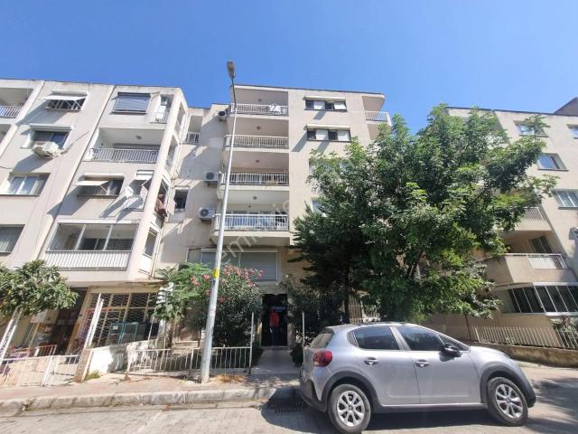 Bostanlı'da Fiyat Avantajlı Satılık 2+1 Daire