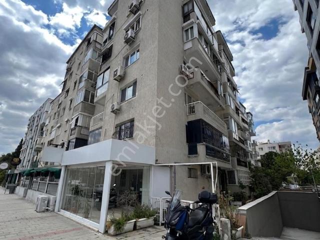 Bostanlı'da Kiralık 2+1 Kapalı Mutfaklı Daire