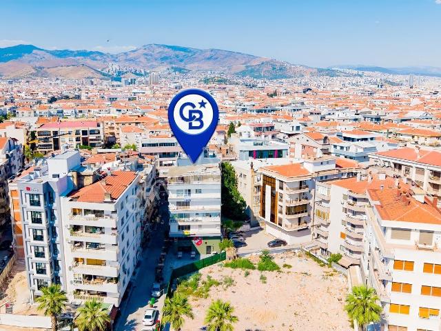 Bostanlı'da Sahile Yakın Satılık 4+1 Dubleks Daire