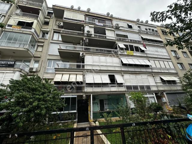 Bostanlı Şehitler Bulvarı'nda Bakımlı 3+1 Kiralık Daire