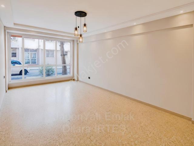 Bostanlı İskele Yakını Tiyatro Sokağı Karşısında Kiralık Daire