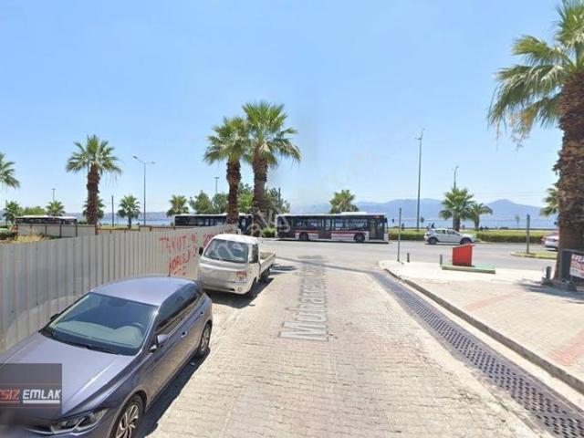 Bostanlı Sahil'e 190 M | 3+1 | Kat 3 | Doğalgazlı
