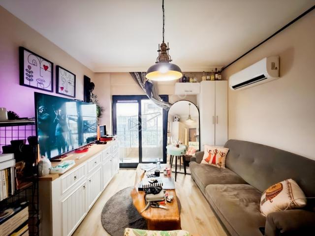Bostanlı Sahile Yakın Otoparklı Eşyasız 1+1 Kiralık Daire