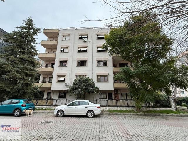 Bostanlı Villalar Semtinde 161 M2 Net 4+1 Satılık Daire