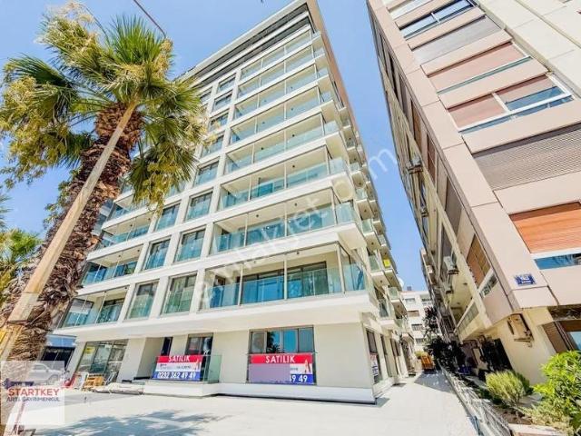 Bostanlı Yalı Trademark Da Deniz Manzaralı 4+1 Satılık Daire