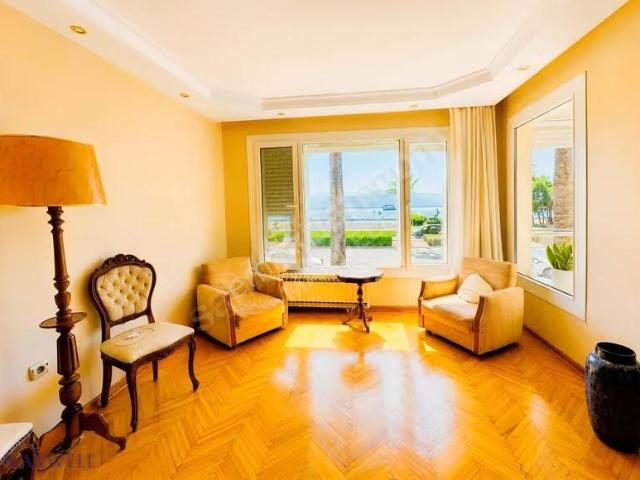 Bostanlı Yalı'da Şahane Deniz Manzaralı Kiralık 4+1