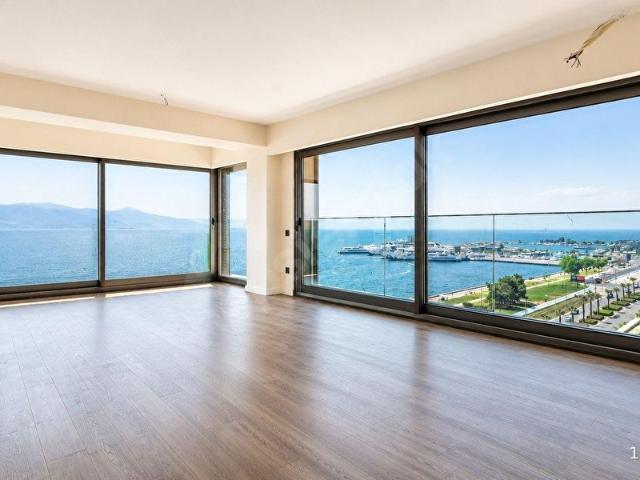 BOSTANLI SAHİL'DE OTOPARKLI SIFIR DENİZ CEPHELİ 3+1 KÖŞE DAİRE