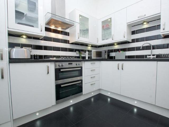 Boston Bar, 104 Hanover Street, City of Edinburgh, EH2 1DR, United Kingdom | 1 bed apartment for rent #115915664 | Rentberry