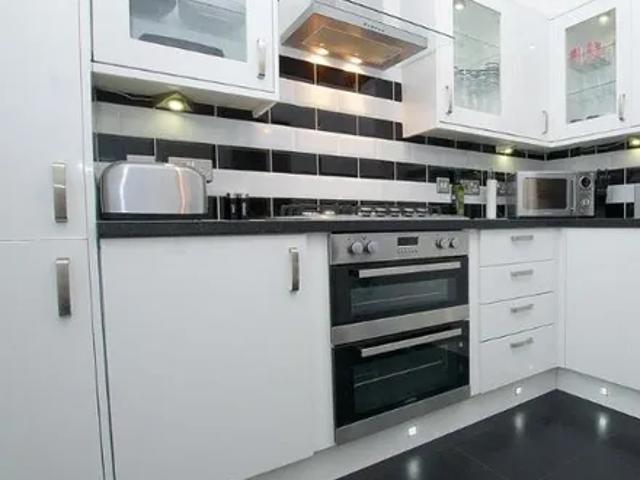 Boston Bar, 104 Hanover Street, City of Edinburgh, EH2 1DR, United Kingdom | 1 bed apartment for rent #115915664 | Rentberry