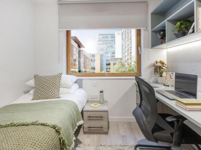 Boston Manor Road, London TW8 Studio to rent £1,907 pcm £440 pw