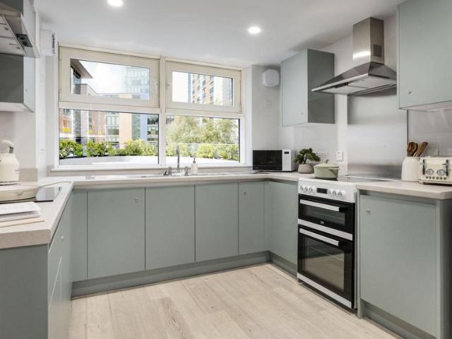 Boston Manor Road, London TW8 1 bed in a flat share to rent £1,192 pcm £275 pw