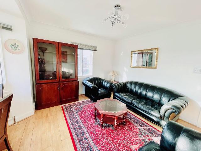 Boston Road, Hanwell W7, 3 bed flat to rent, £2,100 pcm | PrimeLocation