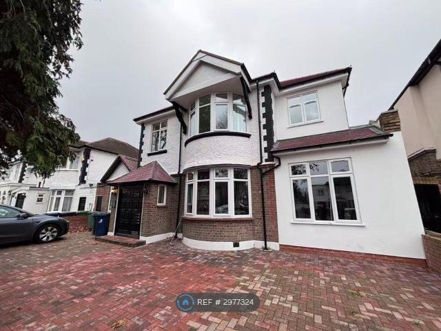 Boston Road, London W7, 2 bed maisonette to rent, £2,400 pcm | PrimeLocation