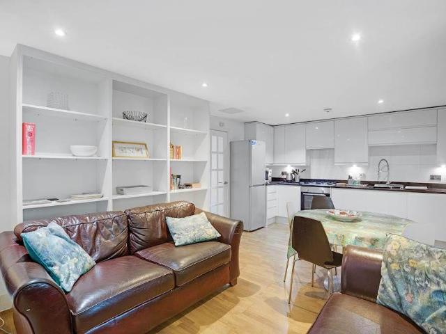 Boswell Street WC1N 2 bed apartment to rent £3,600 pcm £831 pw