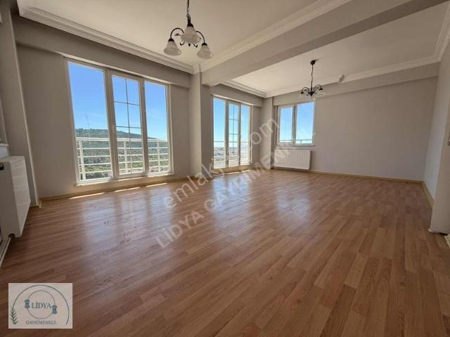 Bos Adalar Manzaralı, Ayrı Mutfaklı, Balkonlu 2+1 Daire