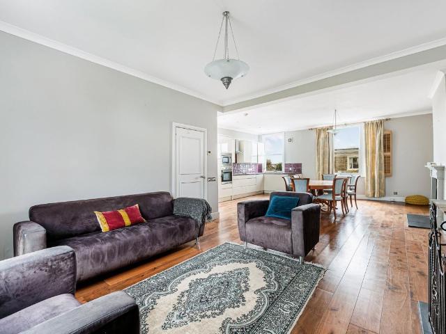 Boscombe Road, Shepherds Bush W12, 3 bed flat to rent, £3,900 pcm | PrimeLocation