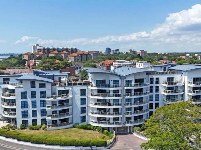 Boscombe Spa Road, Boscombe BH5 2 bed ground floor flat to rent £1,750 pcm £404 pw