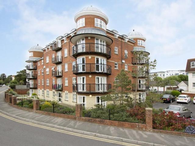 Boscombe Spa Road, Boscombe Spa 2 bed flat to rent £1,200 pcm £277 pw