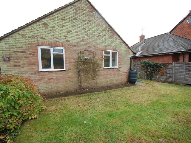 Bosifield Terrace, Halstead, Essex CO9 3 bed detached bungalow to rent £1,260 pcm £291 pw