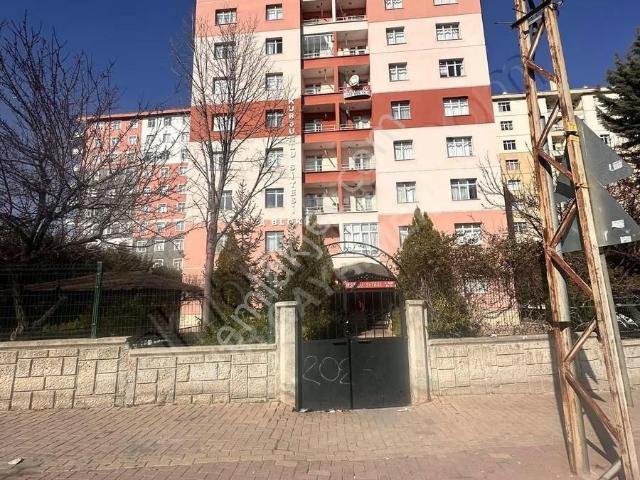Bosna Mesaj Caddesi'nde Satılık Ara Kat 3 + 1 Daire