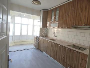 Bosnada Koçak Marketin Karşısında Bölmeli 3+1 Arakat Satılıktır