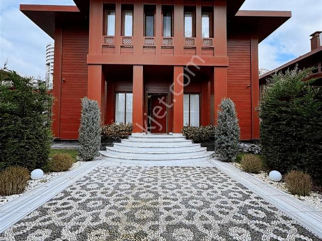 Bosphorus Cıty Özel Havuzlu Bahçeli Satılık Müstakil Yalı 5+2