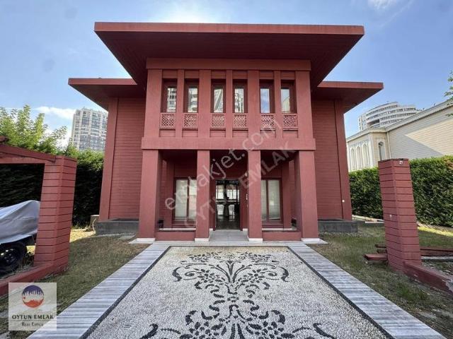 Bosphorus Cıty Özel Havuzlu Bahçeli Satılık Müstakil Yalı 650 M²